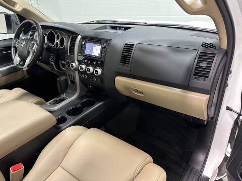 2016 Toyota Sequoia SR5