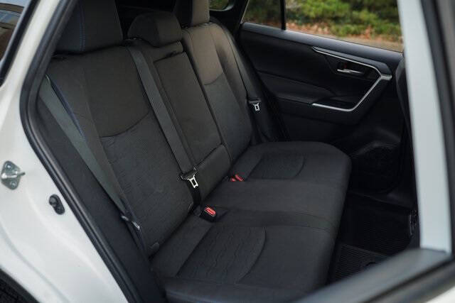 2022 Toyota RAV4 Hybrid SE