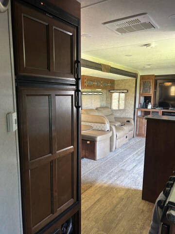 2017 Coachmen RV Freedom Express Liberty Editio