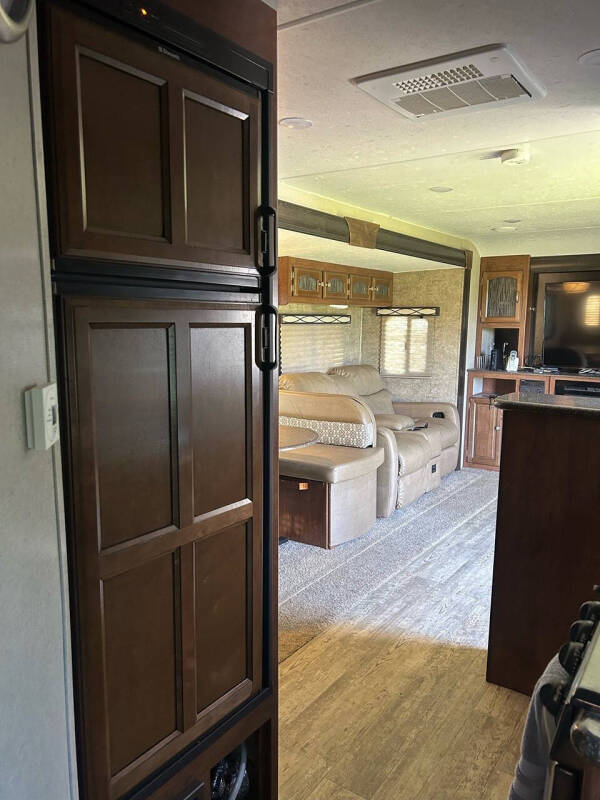 2017 Coachmen RV Freedom Express Liberty Editio