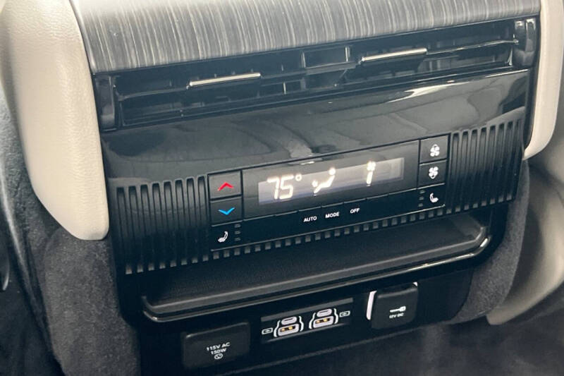 2023 Jeep Wagoneer Series III