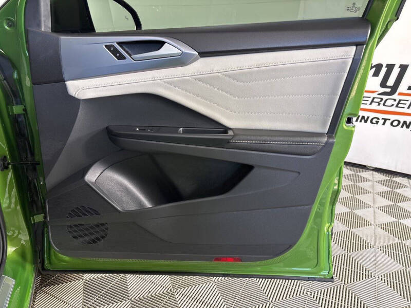 2025 Volkswagen Taos SEL 4Motion