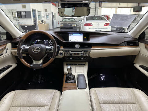 2016 Lexus ES 300h