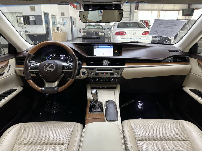 2016 Lexus ES 300h