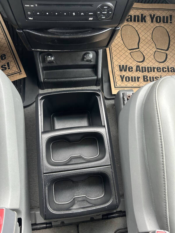 2011 Volkswagen Routan SE