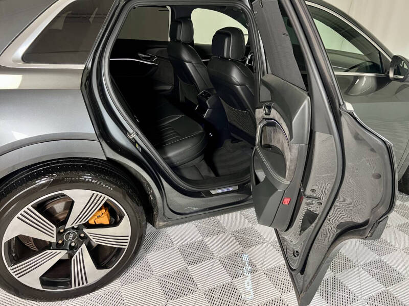 2019 Audi e-tron quattro Prestige