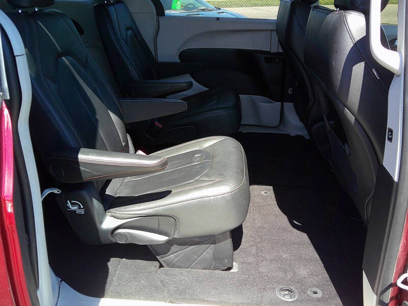 2017 Chrysler Pacifica Touring-L