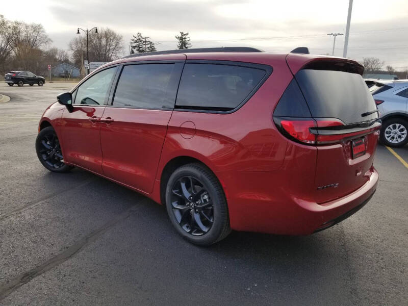 2026 Chrysler Pacifica Select