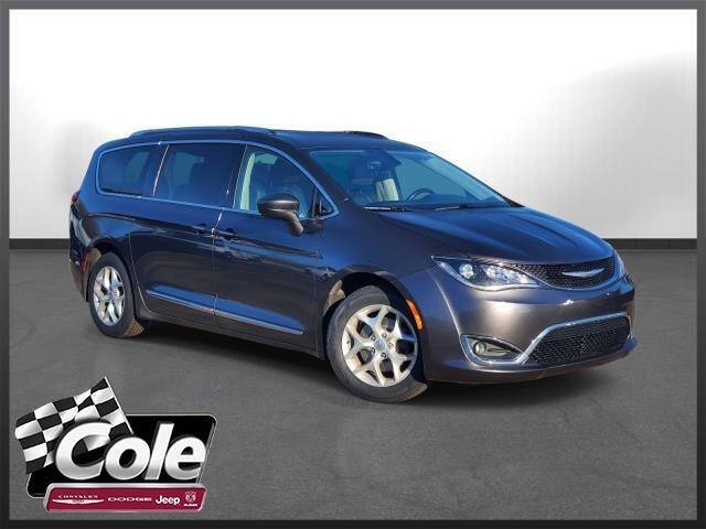 2017 Chrysler Pacifica for sale at COLE Automotive in Kalamazoo MI