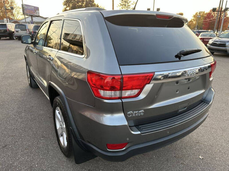 2013 Jeep Grand Cherokee Laredo photo 4