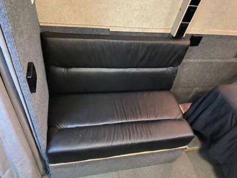 2000 Freightliner XC Chassis