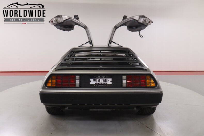 1981 DeLorean DMC-12