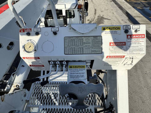 2017 Freightliner M2 106