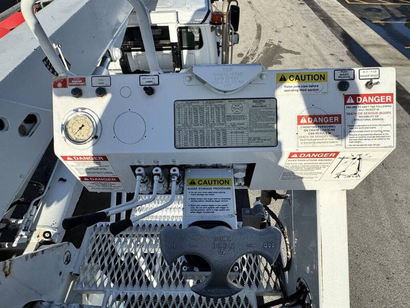 2017 Freightliner M2 106