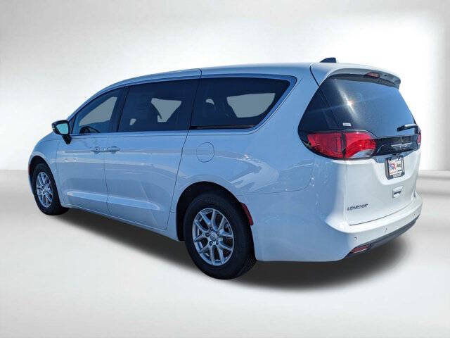 2026 Chrysler Voyager LX