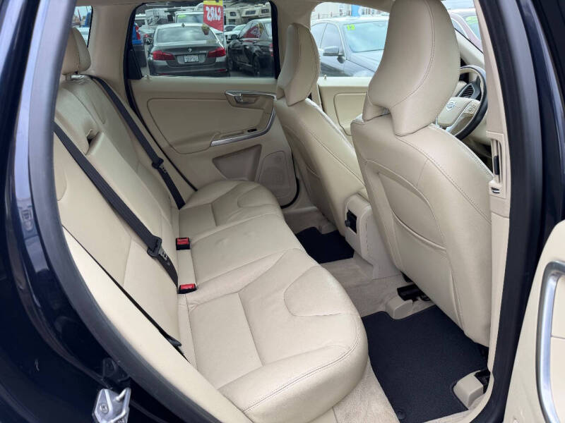 2016 Volvo XC60 T5 Drive-E Platinum