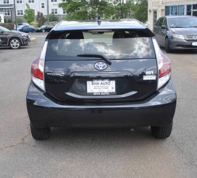 2016 Toyota Prius c Two