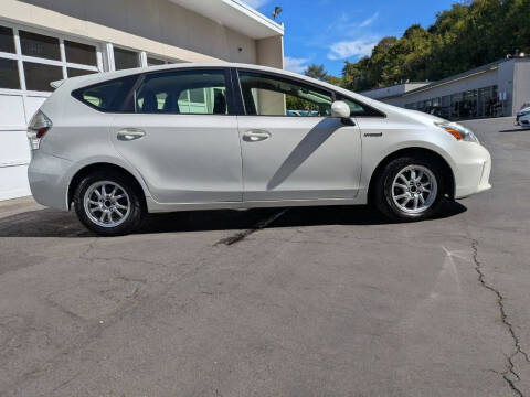 2012 Toyota Prius v Two