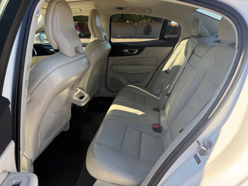 2021 Volvo S60 T5 Momentum