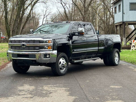 2016 Chevrolet Silverado 3500HD for sale at OVERDRIVE AUTO SALES, LLC. in Clarksville IN