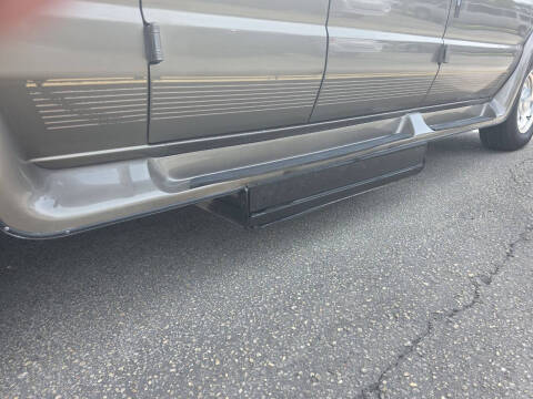 2003 Ford E-Series E-250 SD