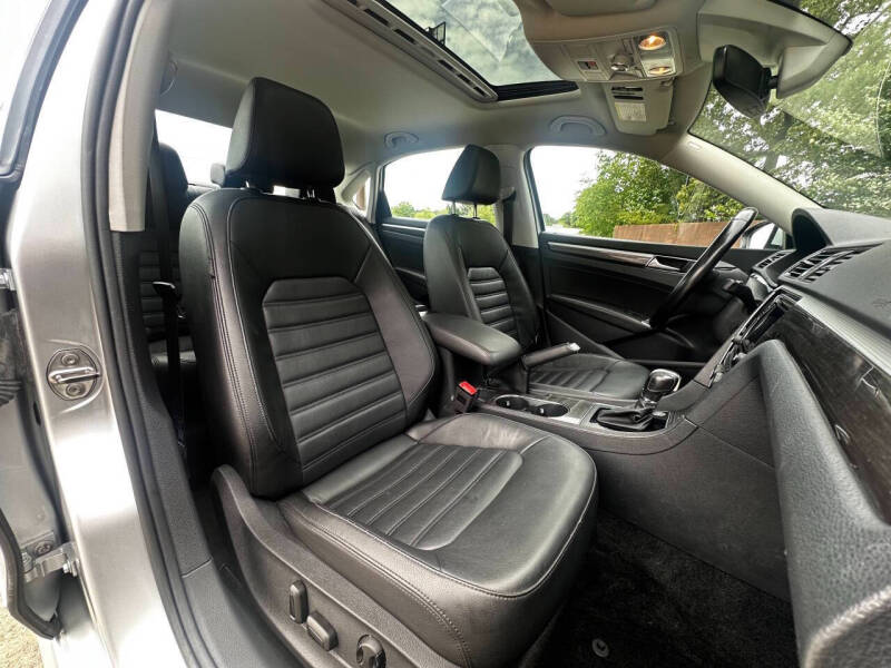 2017 Volkswagen Passat 1.8T SEL Premium