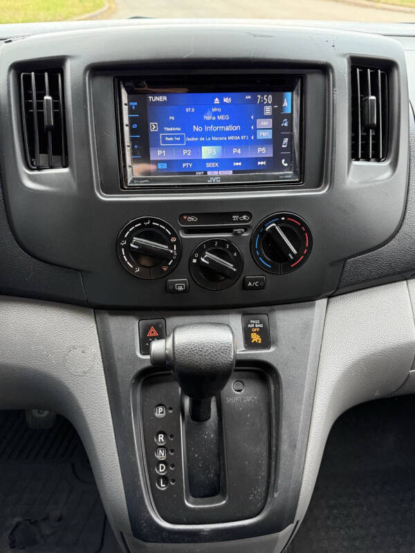 2017 Nissan NV200 SV