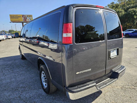 2017 Chevrolet Express LT 3500