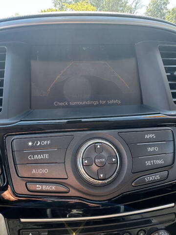 2017 Nissan Pathfinder SV