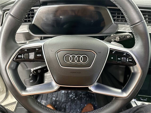 2022 Audi e-tron quattro Premium Plus