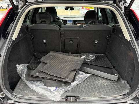 2023 Volvo XC60 B5 Plus Bright Theme