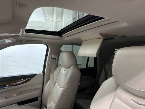 2018 Cadillac Escalade Luxury