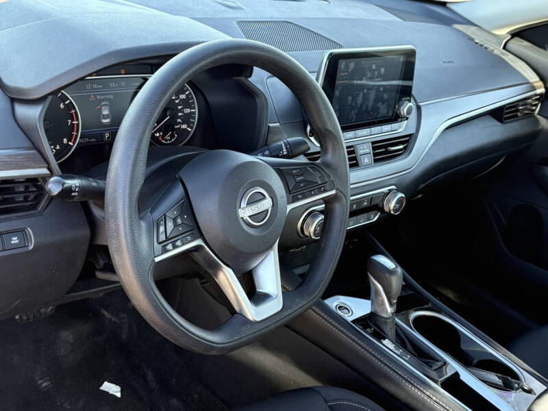 2023 Nissan Altima 2.5 SV