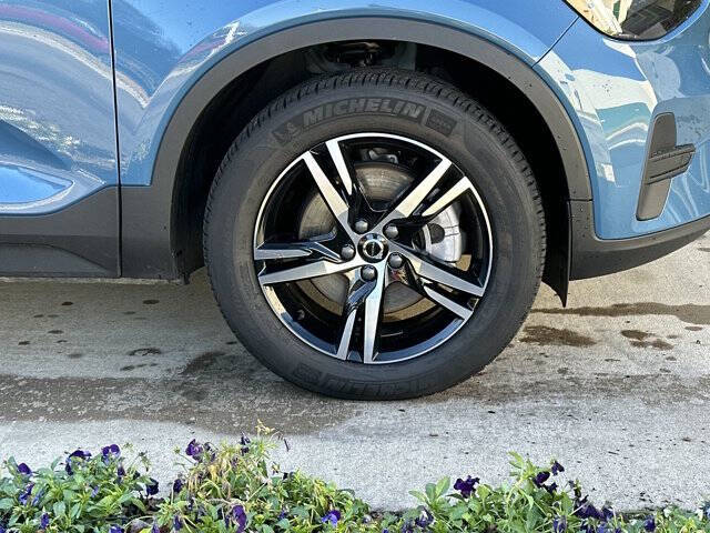 2025 Volvo XC40 B5 Core Bright Theme