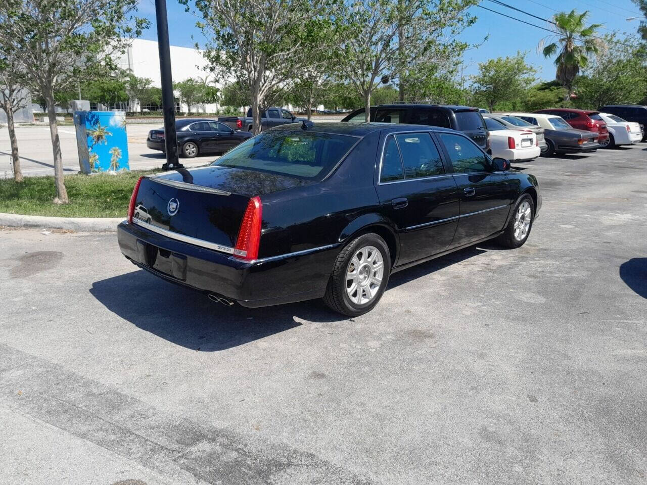 2009 CADILLAC DTS Sedan - $6,950