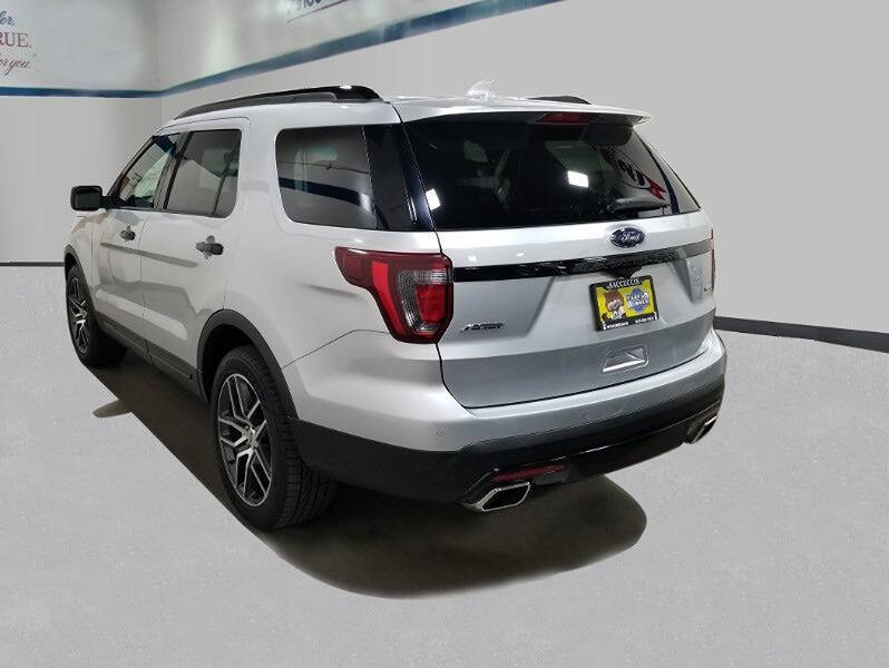 2017 Ford Explorer for sale at Saccucci's Of Schaumburg in Schaumburg, IL