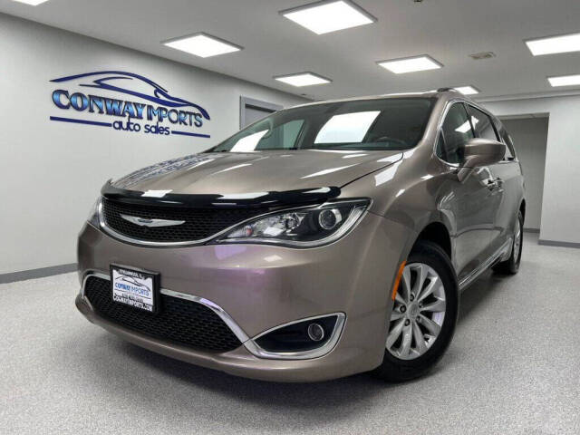 2017 Chrysler Pacifica for sale at Conway Imports in   Streamwood, IL