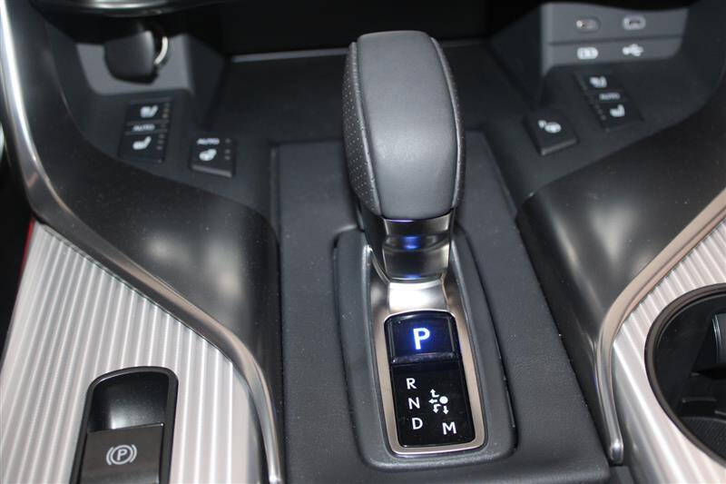 2025 Lexus LX 700h F SPORT Handling