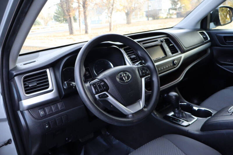 2019 Toyota Highlander LE