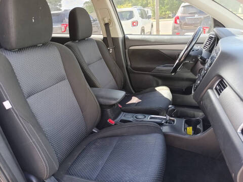 2016 Mitsubishi Outlander ES