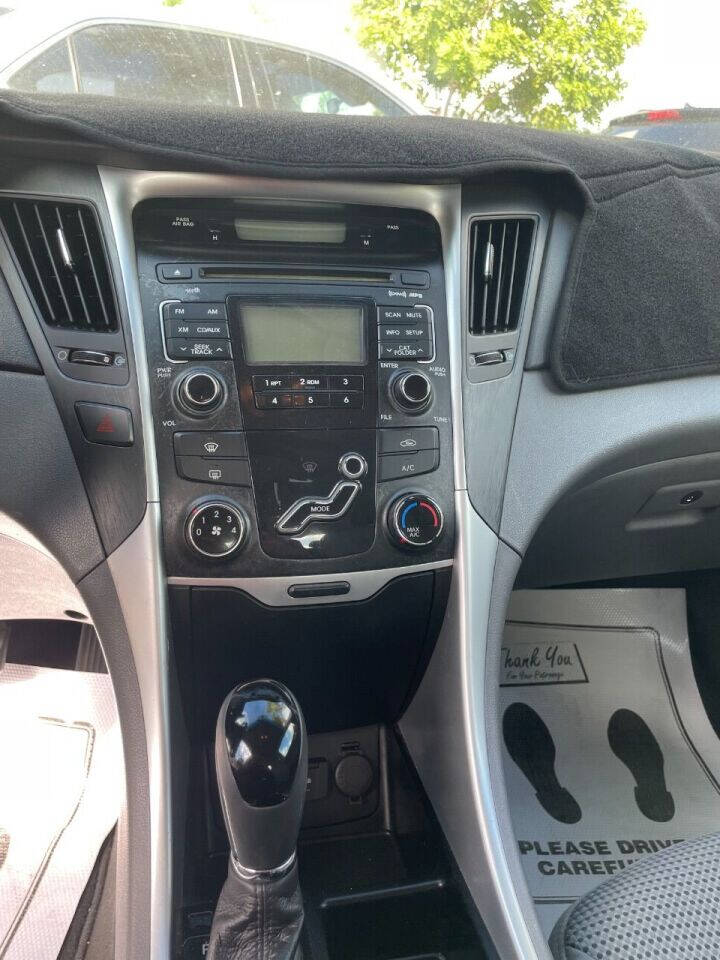 2011 HYUNDAI Sonata Sedan - $3,995