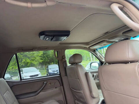 2004 Toyota Sequoia SR5