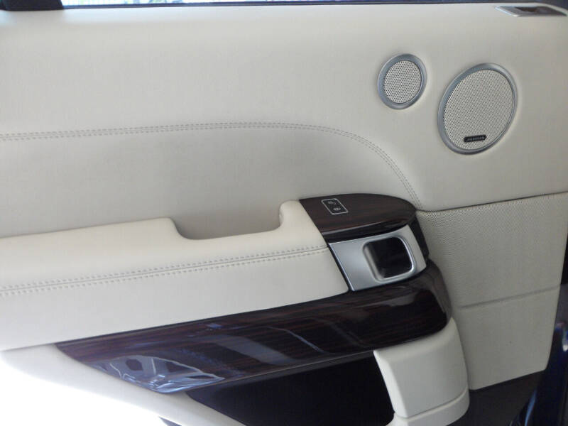 2014 Land Rover Range Rover Base photo 27