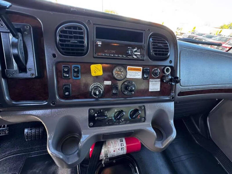 2020 Freightliner M2 106