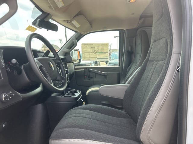 2025 Chevrolet Express 2500