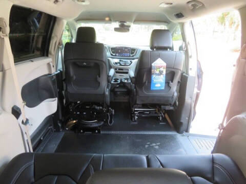 2023 Chrysler Pacifica Touring L
