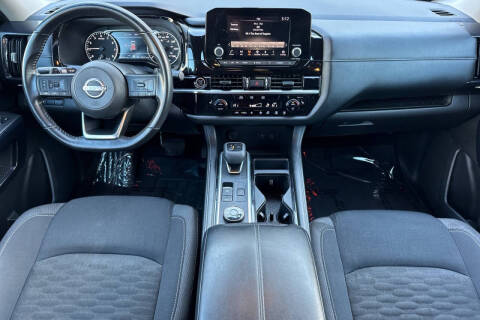 2024 Nissan Pathfinder SV