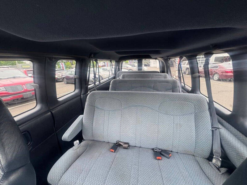2000 Chevrolet Express G3500 LS