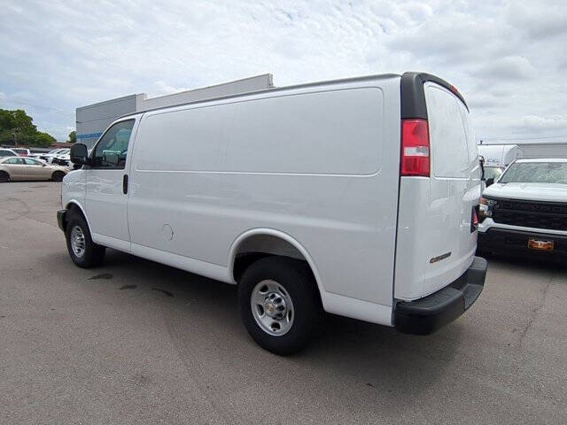 2025 Chevrolet Express 2500