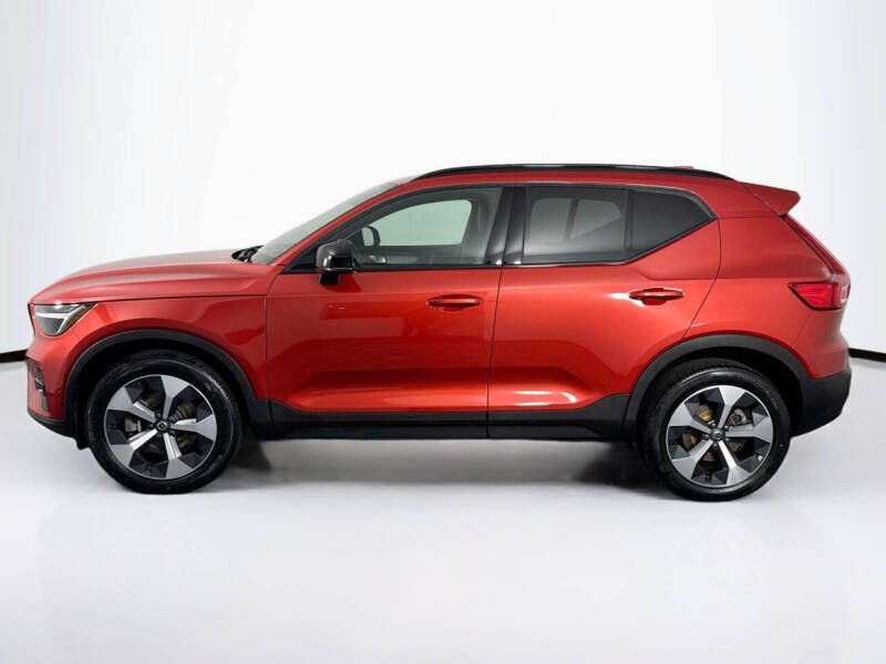 2023 Volvo XC40 B5 Ultimate Dark Theme